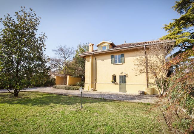 Chalet in San Pietro in Cariano - Casa Del Custode In The Heart Of Valpolicella