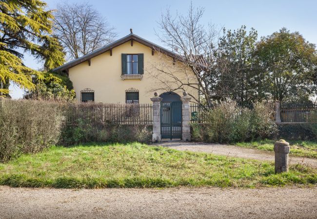 Chalet in San Pietro in Cariano - Casa Del Custode In The Heart Of Valpolicella