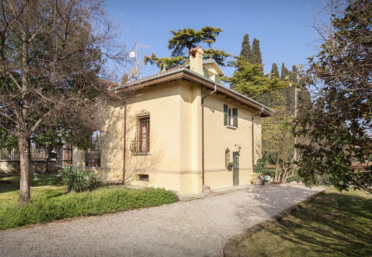 Chalet in San Pietro in Cariano - Casa Del Custode In The Heart Of Valpolicella