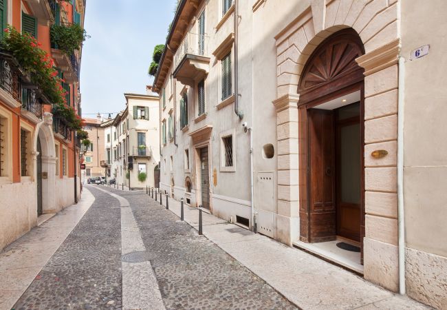 Apartment in Verona - Verincanto Suite In old Verona Downtown