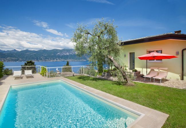 Villa in Torri del Benaco - Villa Palladini With Pool