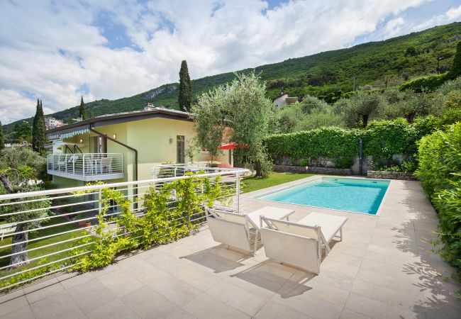 Villa in Torri del Benaco - Villa Palladini With Pool