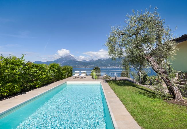 Villa in Torri del Benaco - Villa Palladini With Pool