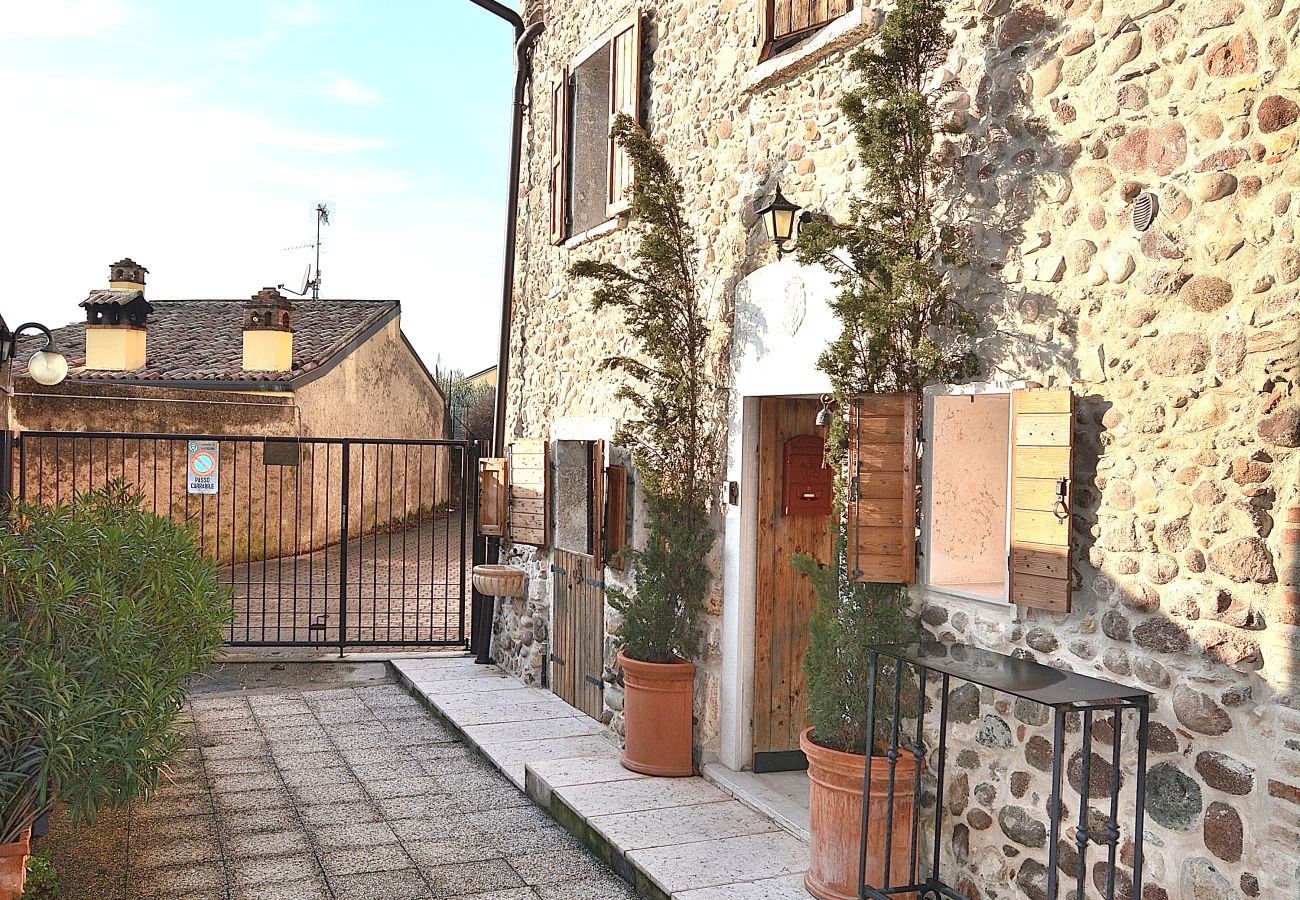 Apartment in Calmasino - Casetta Renzi with Terrace