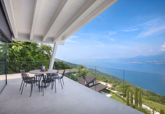 Villa in San Zeno di Montagna - Villa Montelago With Pool Villa in San Zeno di Montagna - Villa Montelago With Pool