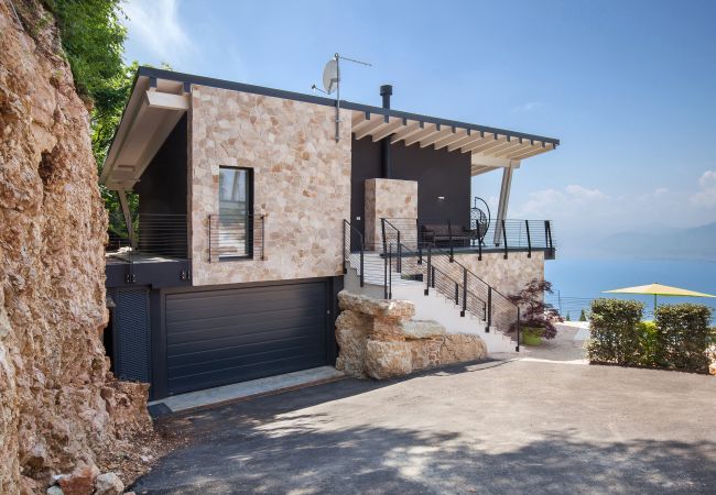 Villa in San Zeno di Montagna - Villa Montelago With Pool Villa in San Zeno di Montagna - Villa Montelago With Pool