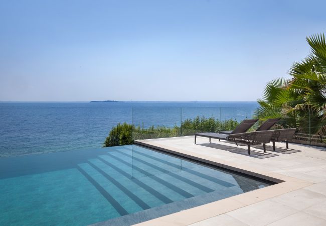 Villa in Manerba del Garda - Villa Grace with Pool on the Lake Villa in Manerba del Garda - Villa Grace with Pool on the Lake