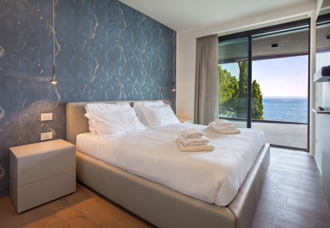 Villa in Manerba del Garda - Villa Grace with Pool on the Lake Villa in Manerba del Garda - Villa Grace with Pool on the Lake