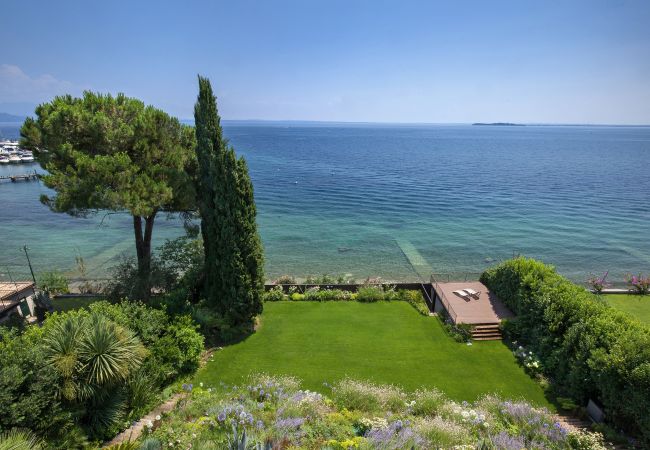 Villa in Manerba del Garda - Villa Grace with Pool on the Lake Villa in Manerba del Garda - Villa Grace with Pool on the Lake