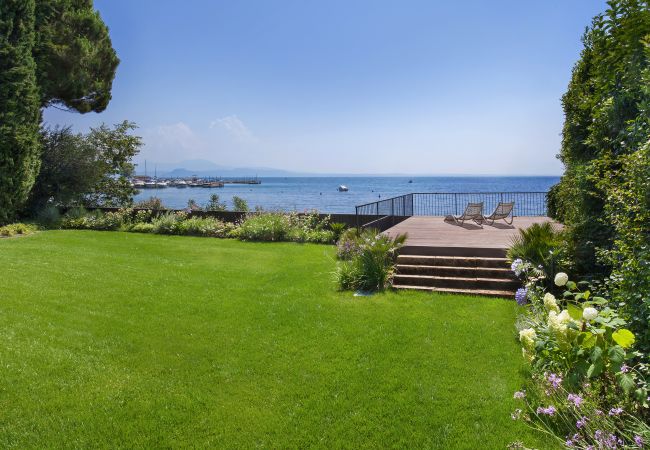 Villa in Manerba del Garda - Villa Grace with Pool on the Lake Villa in Manerba del Garda - Villa Grace with Pool on the Lake