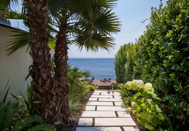 Villa in Manerba del Garda - Villa Grace with Pool on the Lake Villa in Manerba del Garda - Villa Grace with Pool on the Lake