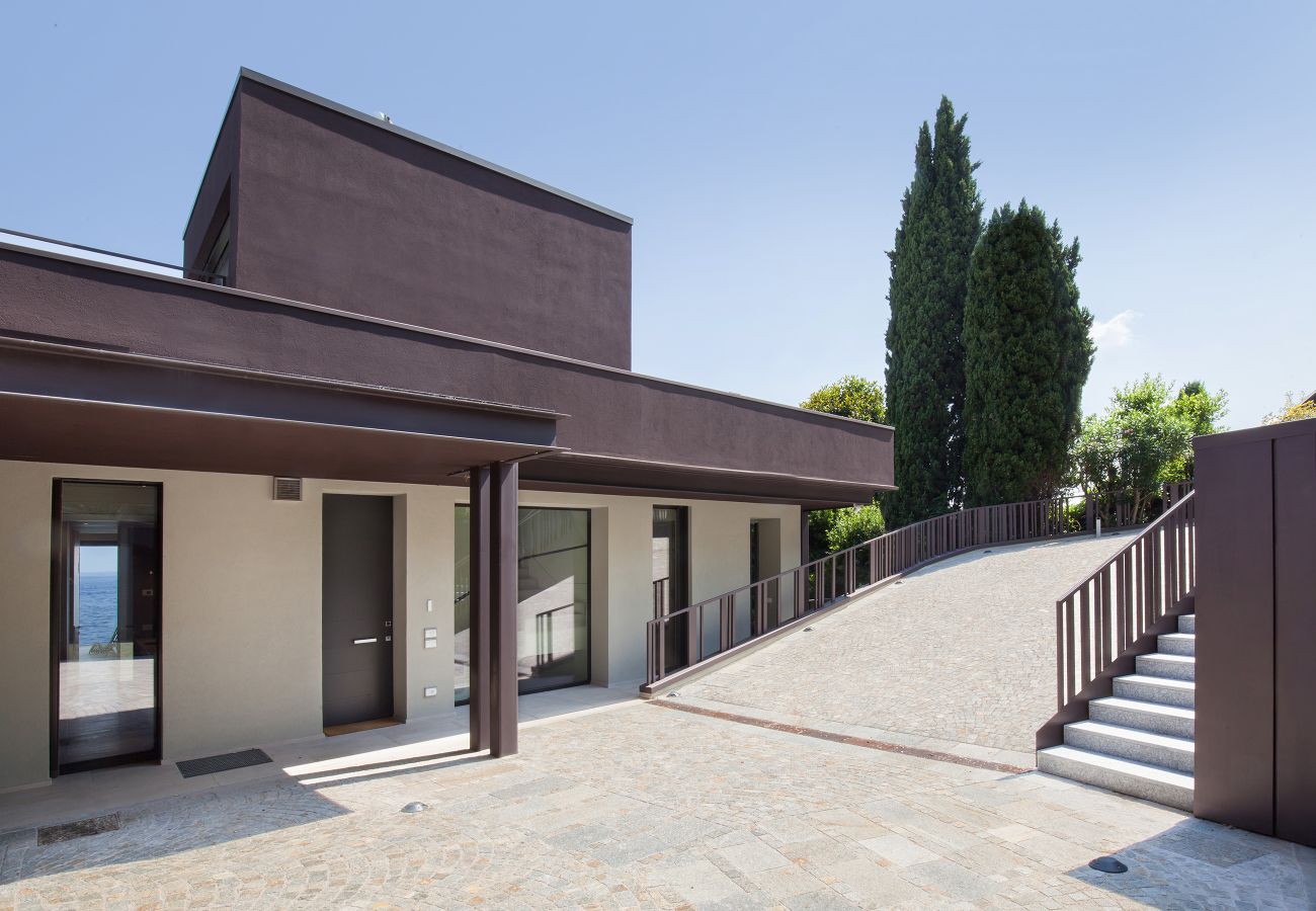 Villa in Manerba del Garda - Villa Grace with Pool on the Lake Villa in Manerba del Garda - Villa Grace with Pool on the Lake