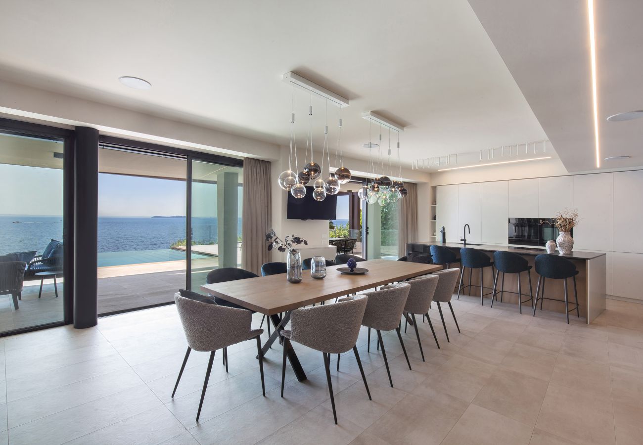 Villa in Manerba del Garda - Villa Grace with Pool on the Lake Villa in Manerba del Garda - Villa Grace with Pool on the Lake