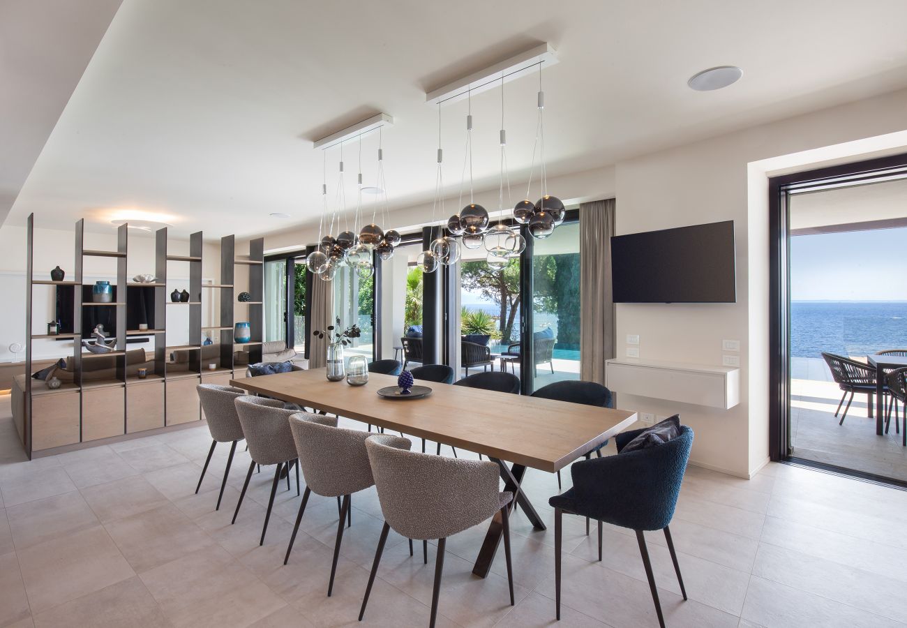 Villa in Manerba del Garda - Villa Grace with Pool on the Lake Villa in Manerba del Garda - Villa Grace with Pool on the Lake