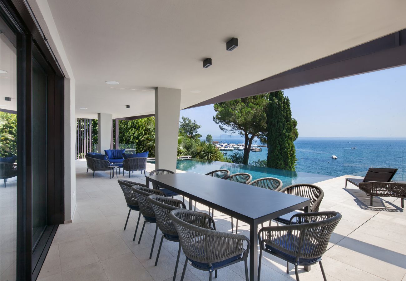 Villa in Manerba del Garda - Villa Grace with Pool on the Lake Villa in Manerba del Garda - Villa Grace with Pool on the Lake