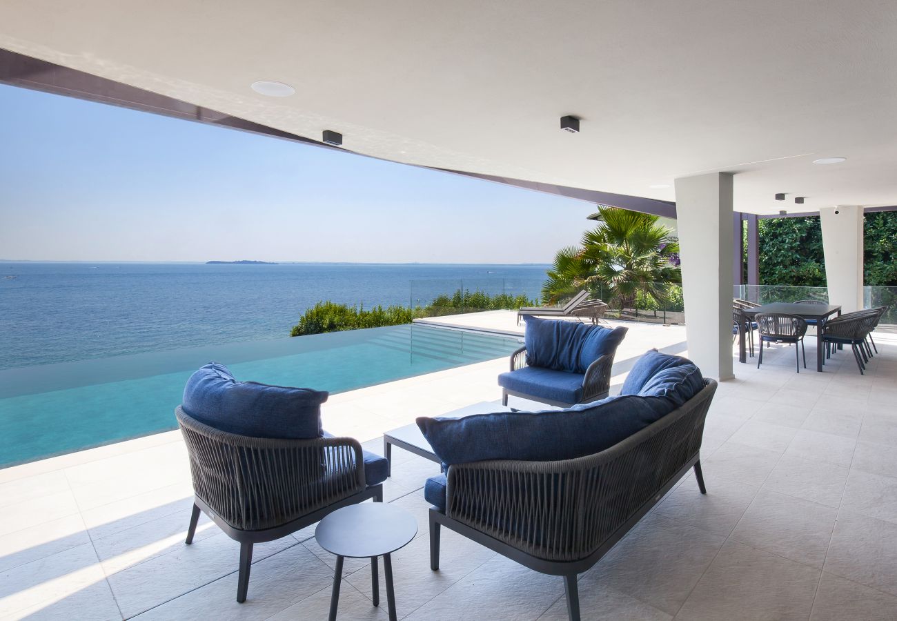 Villa in Manerba del Garda - Villa Grace with Pool on the Lake Villa in Manerba del Garda - Villa Grace with Pool on the Lake