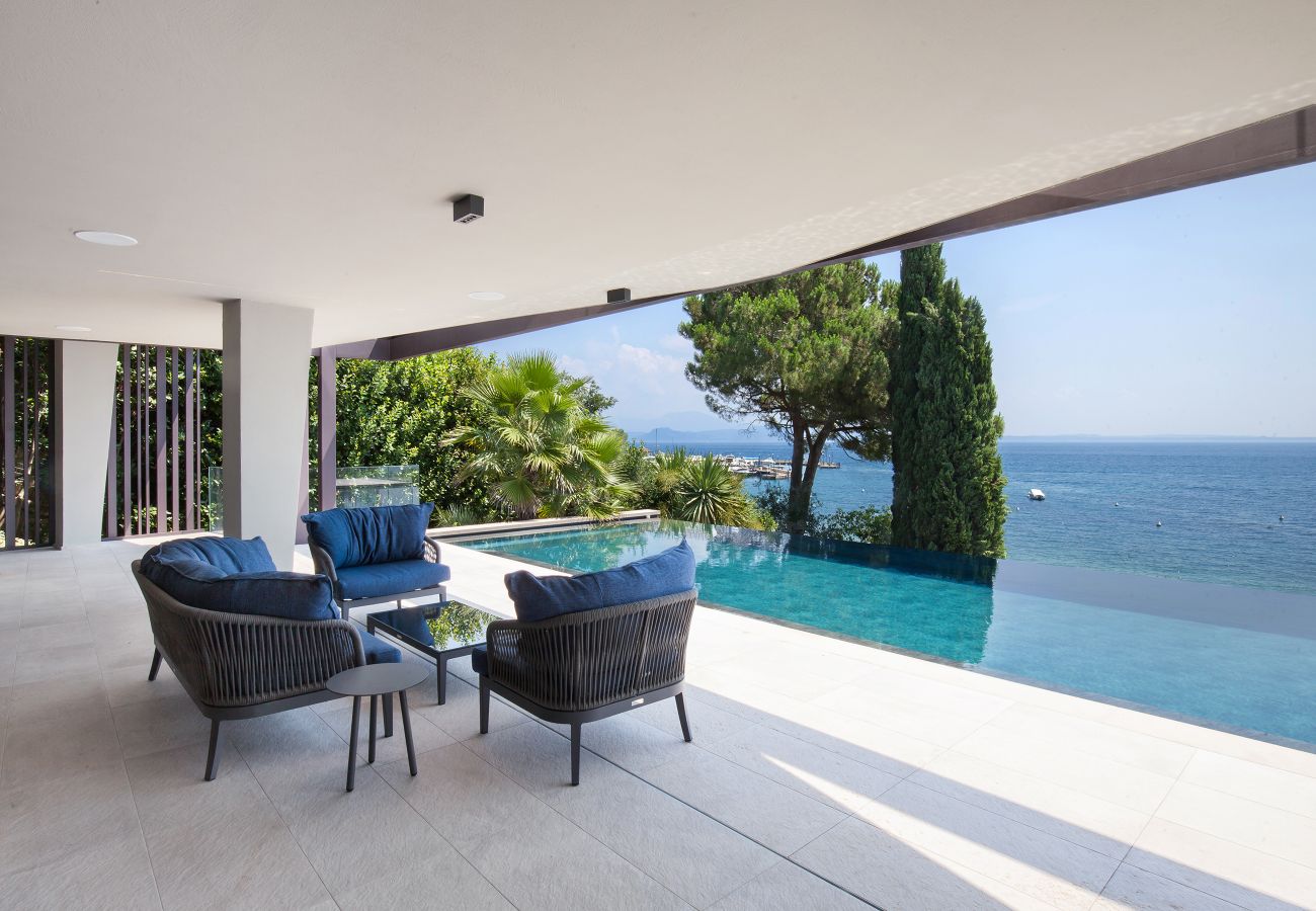 Villa in Manerba del Garda - Villa Grace with Pool on the Lake Villa in Manerba del Garda - Villa Grace with Pool on the Lake