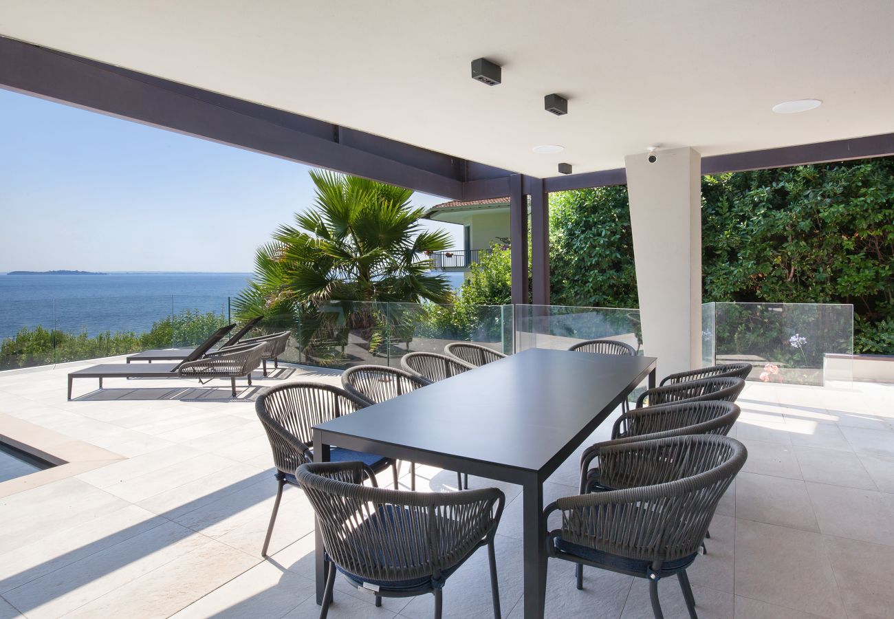 Villa in Manerba del Garda - Villa Grace with Pool on the Lake Villa in Manerba del Garda - Villa Grace with Pool on the Lake