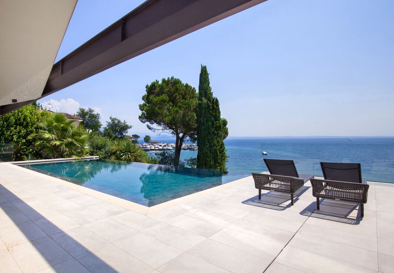 Villa in Manerba del Garda - Villa Grace with Pool on the Lake Villa in Manerba del Garda - Villa Grace with Pool on the Lake