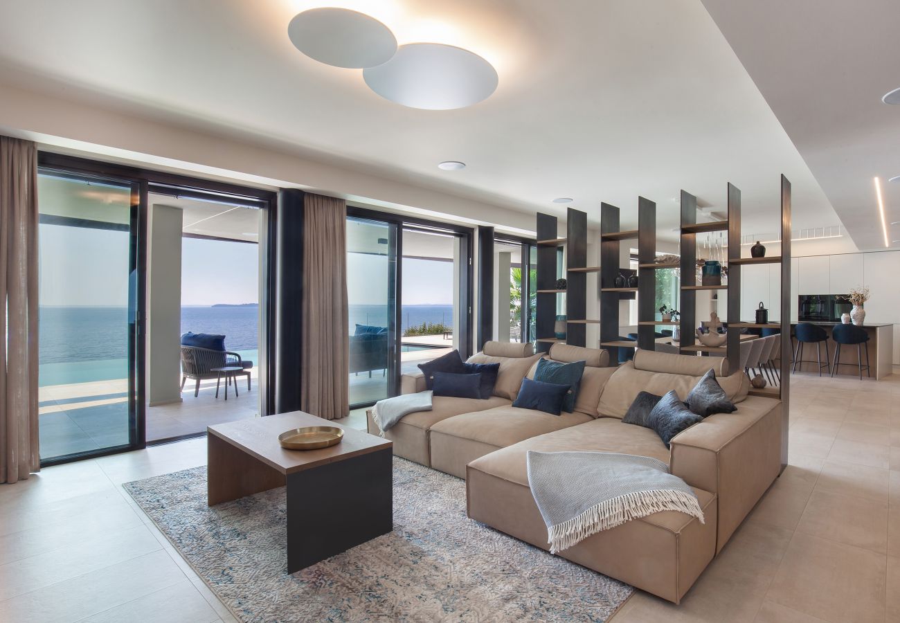 Villa in Manerba del Garda - Villa Grace with Pool on the Lake Villa in Manerba del Garda - Villa Grace with Pool on the Lake