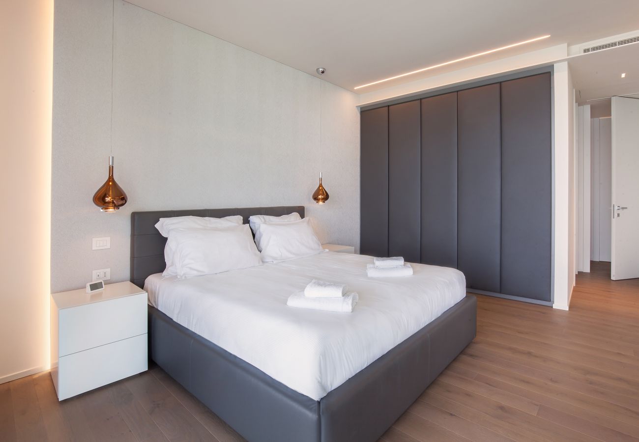 Villa in Manerba del Garda - Villa Grace with Pool on the Lake Villa in Manerba del Garda - Villa Grace with Pool on the Lake