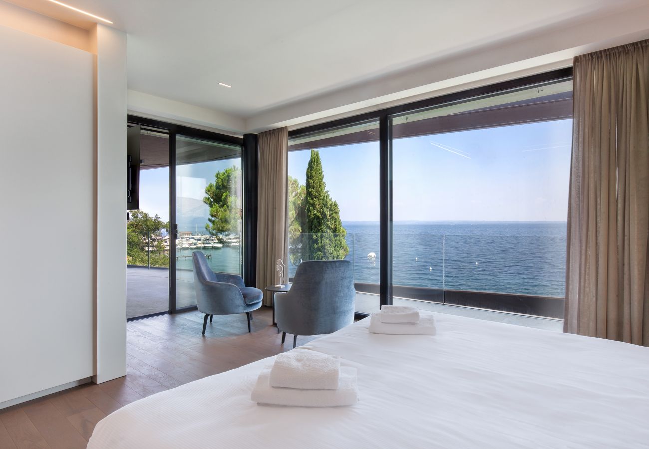 Villa in Manerba del Garda - Villa Grace with Pool on the Lake Villa in Manerba del Garda - Villa Grace with Pool on the Lake