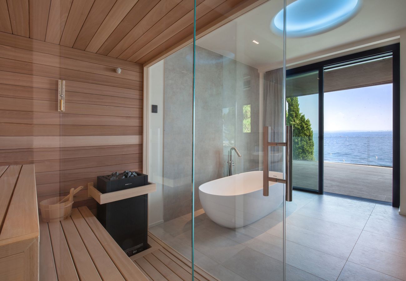 Villa in Manerba del Garda - Villa Grace with Pool on the Lake Villa in Manerba del Garda - Villa Grace with Pool on the Lake