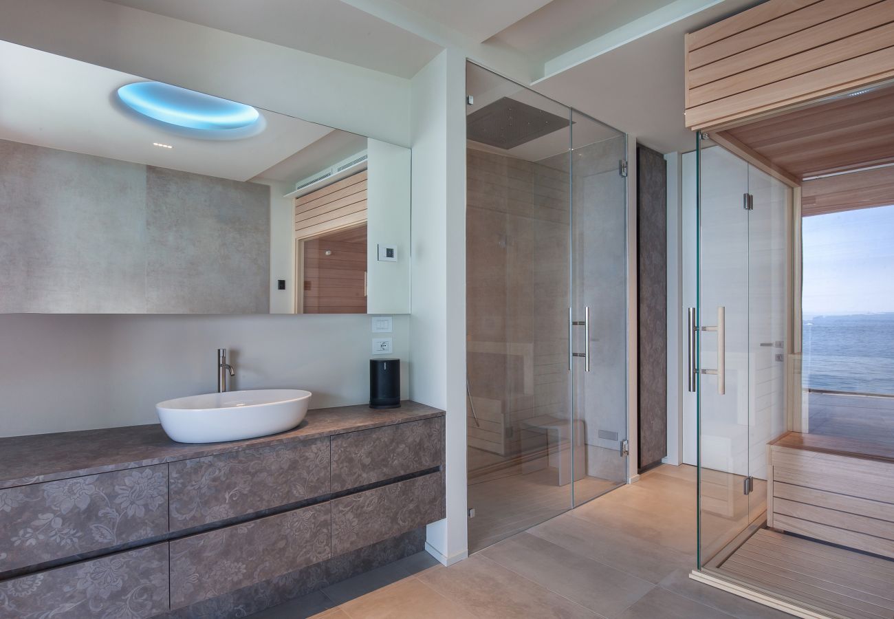 Villa in Manerba del Garda - Villa Grace with Pool on the Lake Villa in Manerba del Garda - Villa Grace with Pool on the Lake