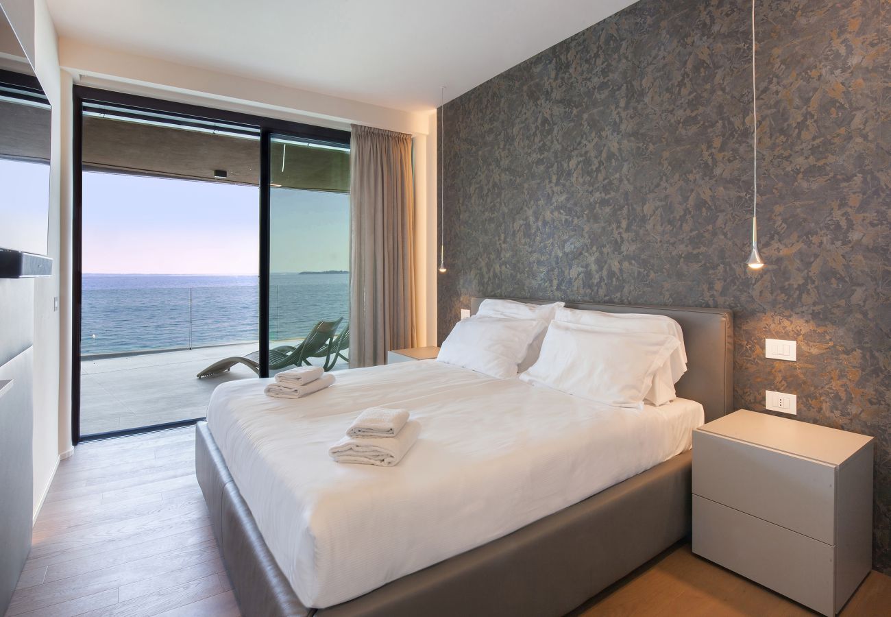 Villa in Manerba del Garda - Villa Grace with Pool on the Lake Villa in Manerba del Garda - Villa Grace with Pool on the Lake