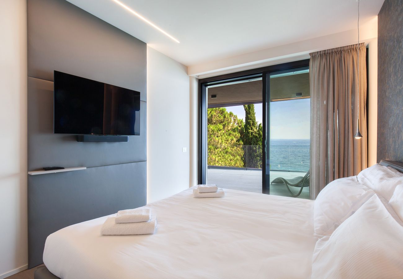 Villa in Manerba del Garda - Villa Grace with Pool on the Lake Villa in Manerba del Garda - Villa Grace with Pool on the Lake