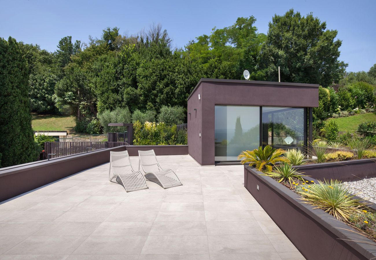 Villa in Manerba del Garda - Villa Grace with Pool on the Lake Villa in Manerba del Garda - Villa Grace with Pool on the Lake