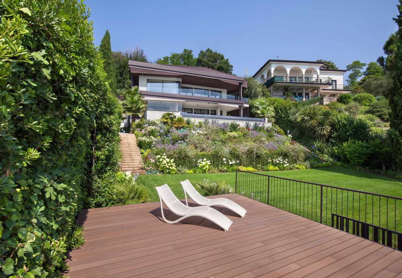 Villa in Manerba del Garda - Villa Grace with Pool on the Lake Villa in Manerba del Garda - Villa Grace with Pool on the Lake