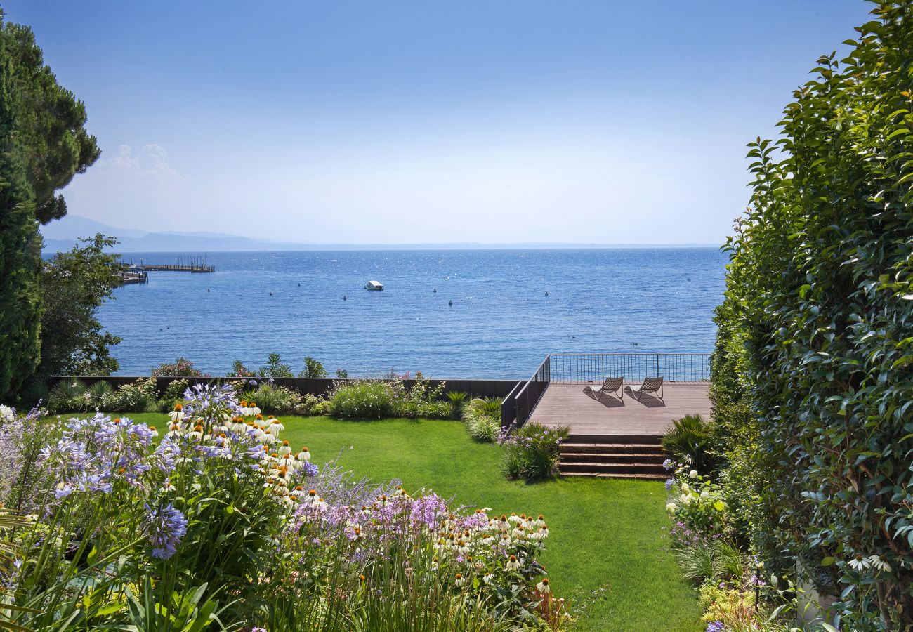 Villa in Manerba del Garda - Villa Grace with Pool on the Lake Villa in Manerba del Garda - Villa Grace with Pool on the Lake