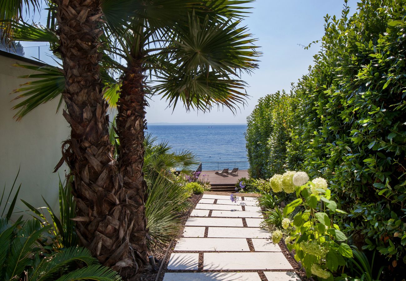 Villa in Manerba del Garda - Villa Grace with Pool on the Lake Villa in Manerba del Garda - Villa Grace with Pool on the Lake