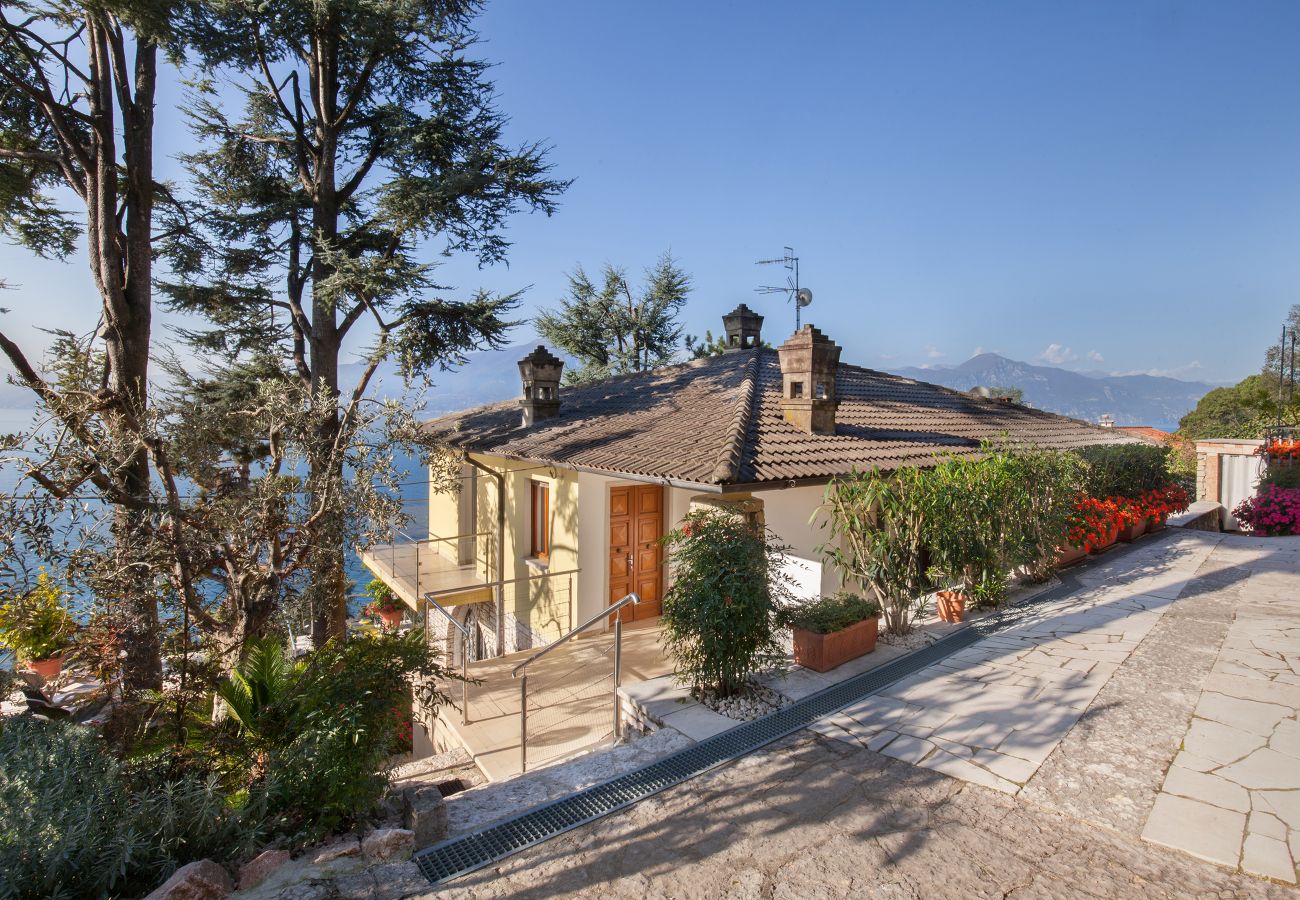Villa in Torri del Benaco - Villa Vista Lago With Pool Villa in Torri del Benaco - Villa Vista Lago With Pool