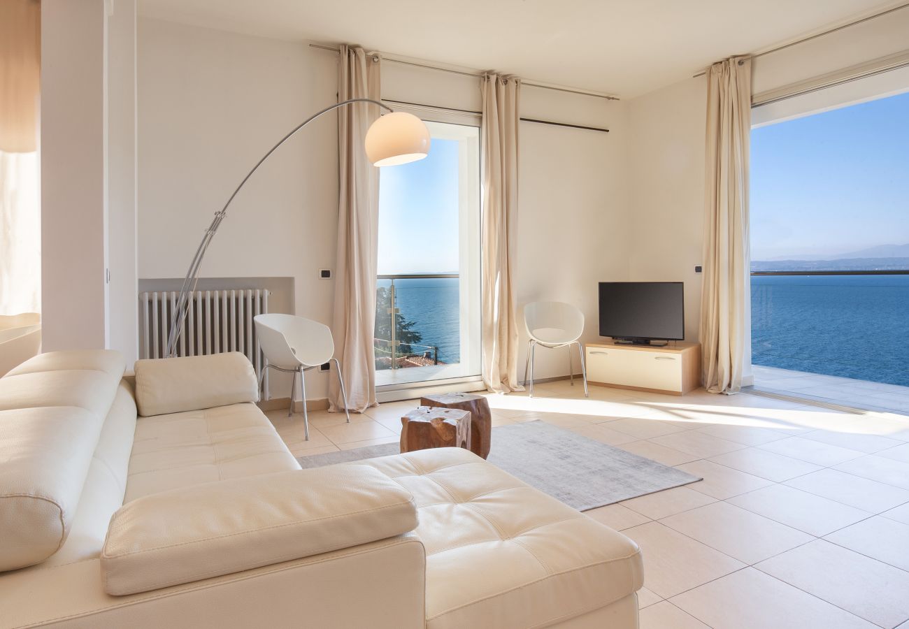 Villa in Torri del Benaco - Villa Vista Lago With Pool Villa in Torri del Benaco - Villa Vista Lago With Pool