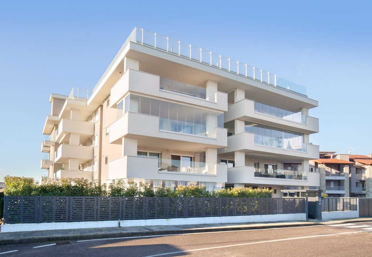 Apartment in Peschiera del Garda - Perla Garda Lake Apartment With Pool Apartment in Peschiera del Garda - Perla Garda Lake Apartment With Pool