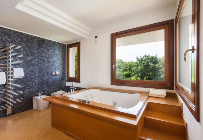 Villa in Torri del Benaco - Villa Viù with Pool and Lake View Villa in Torri del Benaco - Villa Viù with Pool and Lake View