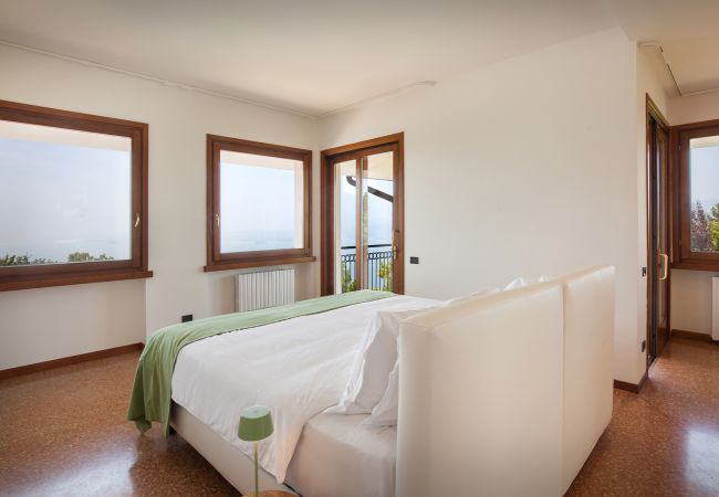 Villa in Torri del Benaco - Villa Viù with Pool and Lake View Villa in Torri del Benaco - Villa Viù with Pool and Lake View