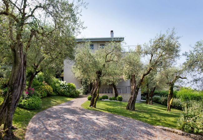Villa in Torri del Benaco - Villa Claudia with private Pool Villa in Torri del Benaco - Villa Claudia with private Pool